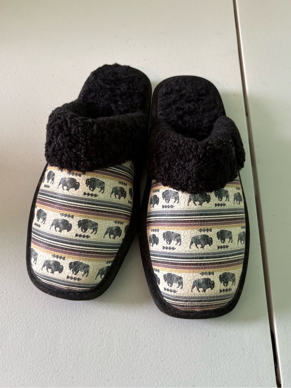 Ariat Black Faux-Sherpa Slippers with Buffalo and Stripe Print